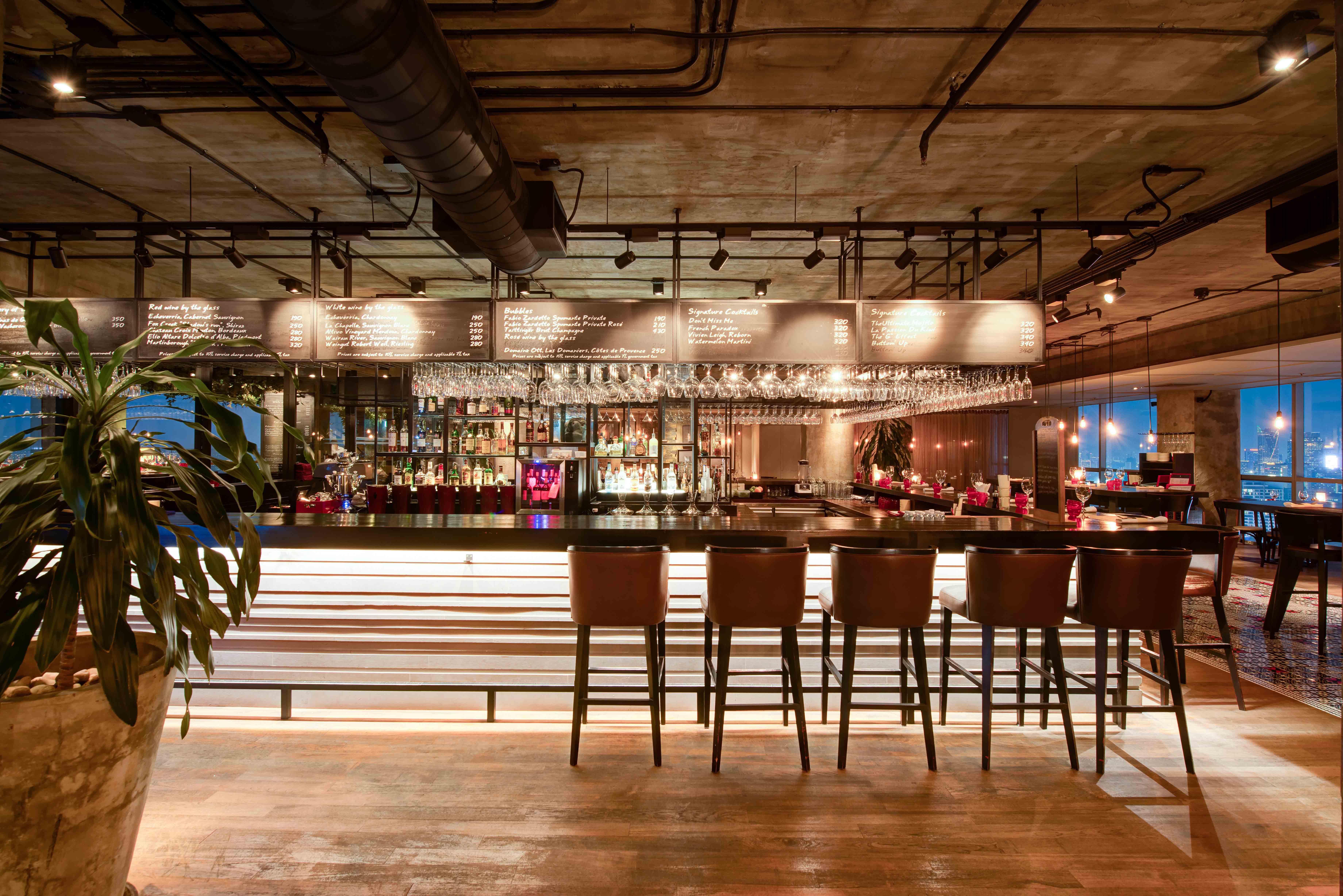 풀맨 방콕 호텔 G 외부 사진 The bar at the 101 bar