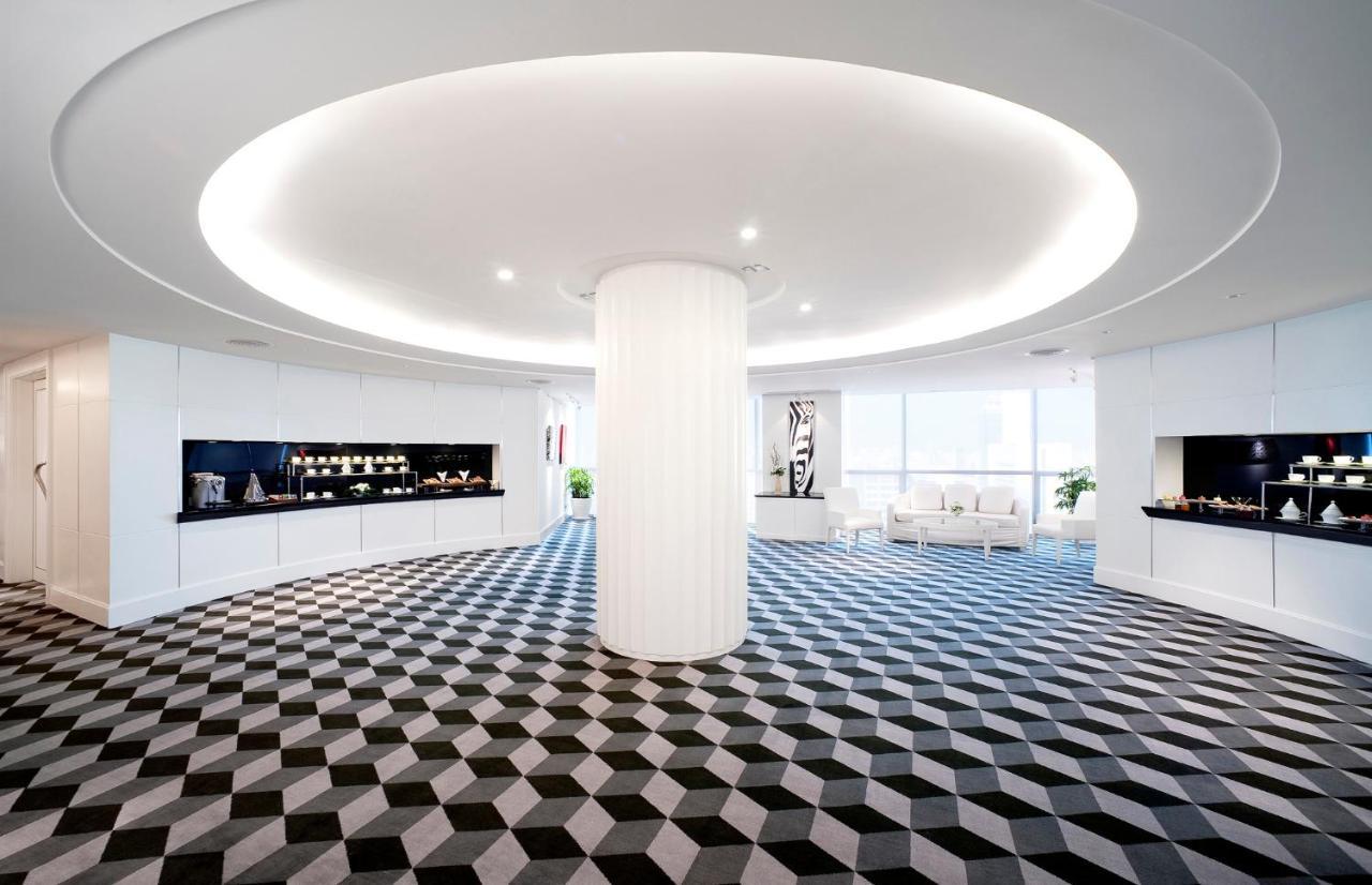 풀맨 방콕 호텔 G 외부 사진 The interior of the 10000 m2 (107,600 sq ft) headquarters of the company in Munich, Germany