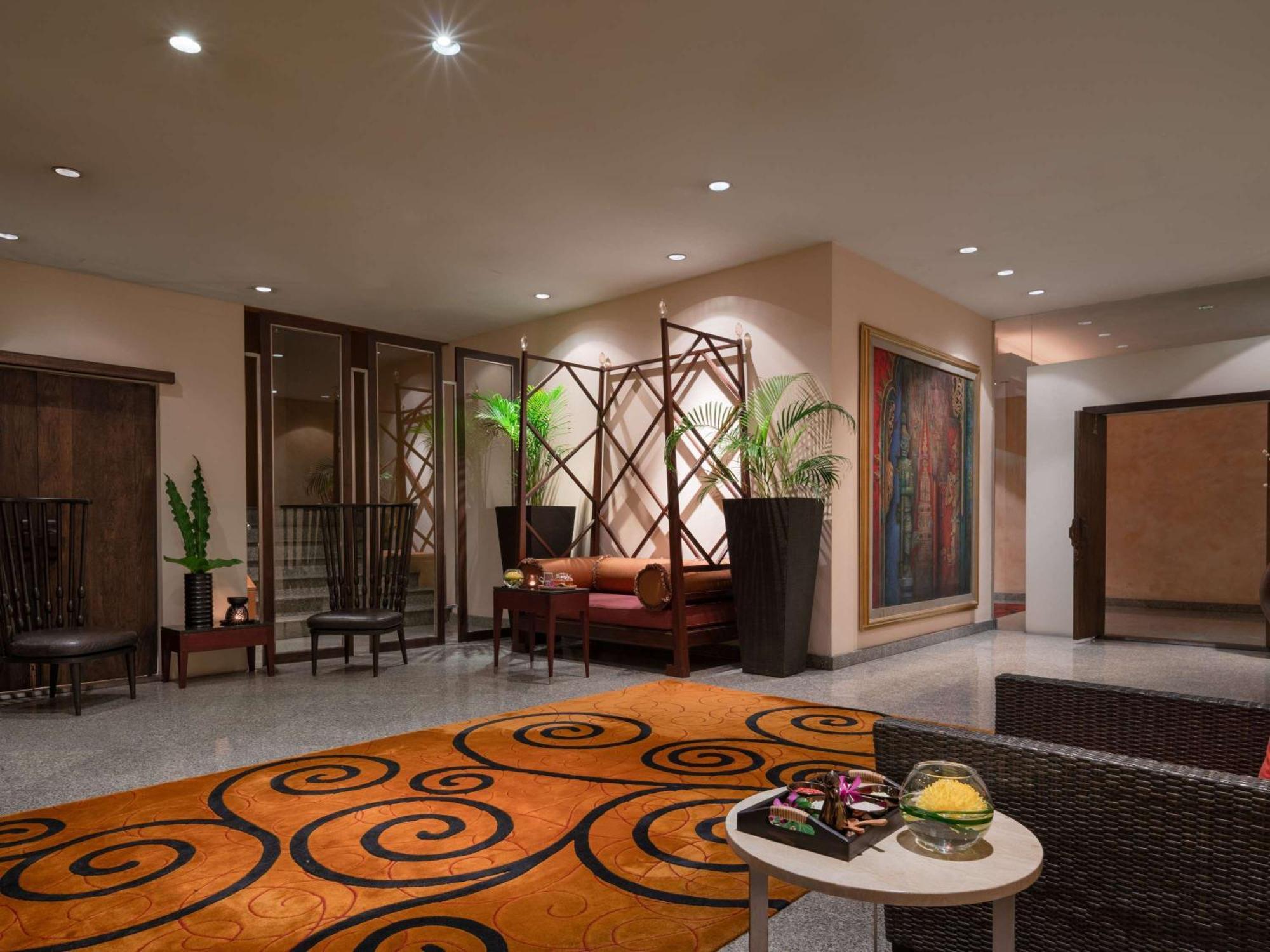 풀맨 방콕 호텔 G 외부 사진 The lobby of the hotel