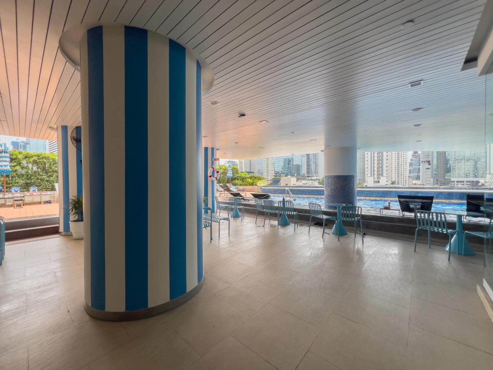 풀맨 방콕 호텔 G 외부 사진 The interior of the pool